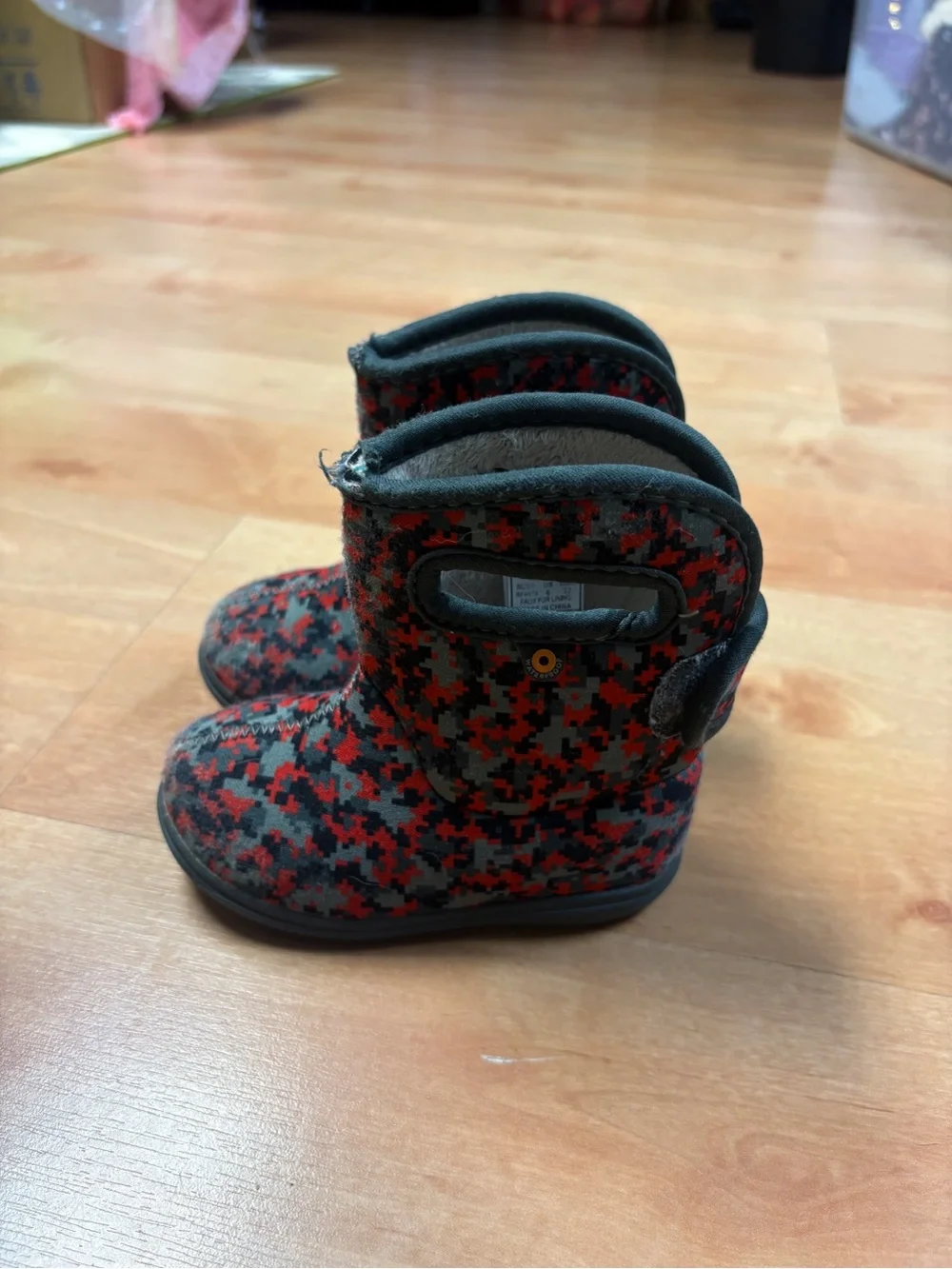 Bogs Toddler Insulated Winter Boots Red Gray Camo Pull On Rain Snow Boot Size 6